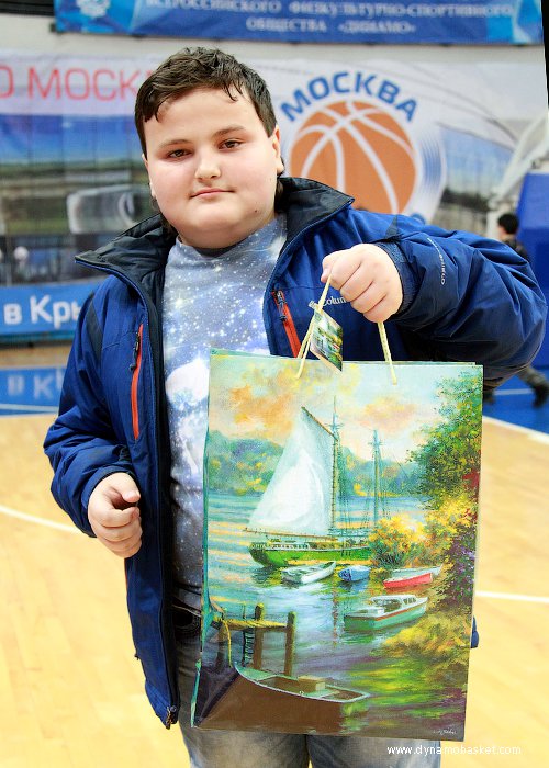 Победитель розыгрыша призов от МБК "Динамо-Москва" и компании "AVAR" (фото - Анна Астахова, dynamobasket.com)