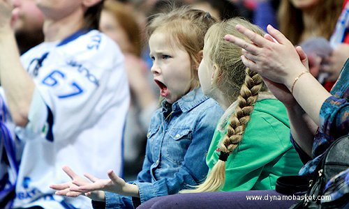 Юная болельщица столичного "Динамо" (фото - Анна Астахова, dynamobasket.com)